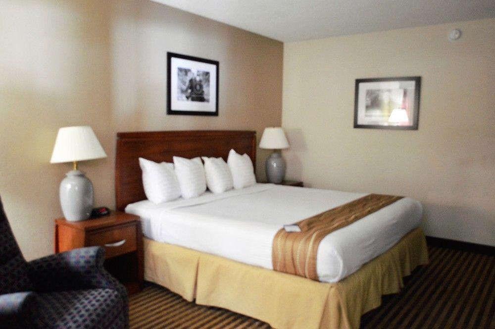 Best Western Hospitality House Emporia Esterno foto