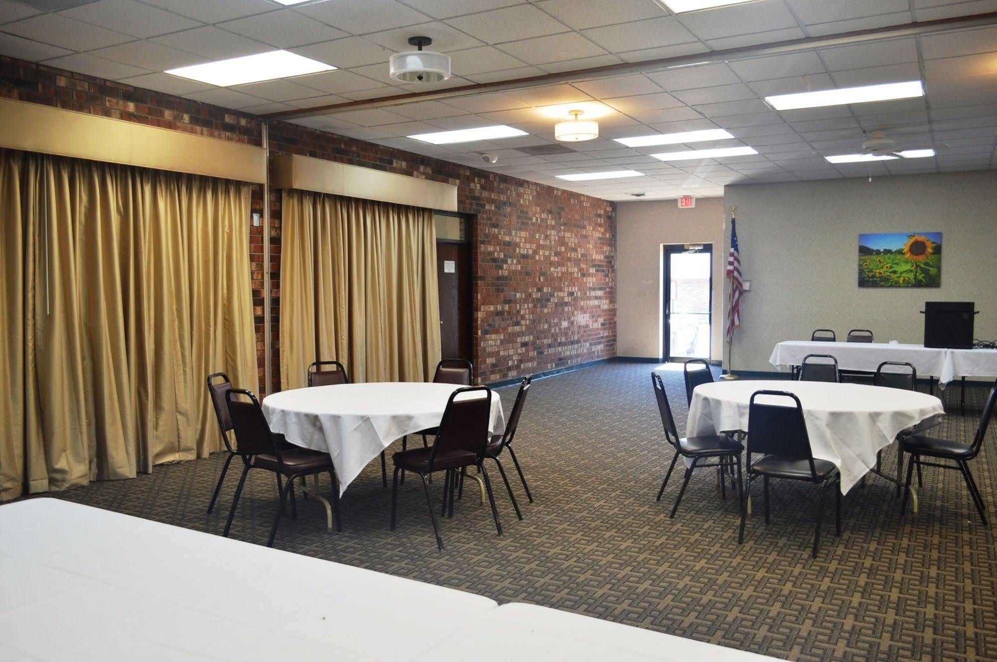 Best Western Hospitality House Emporia Esterno foto