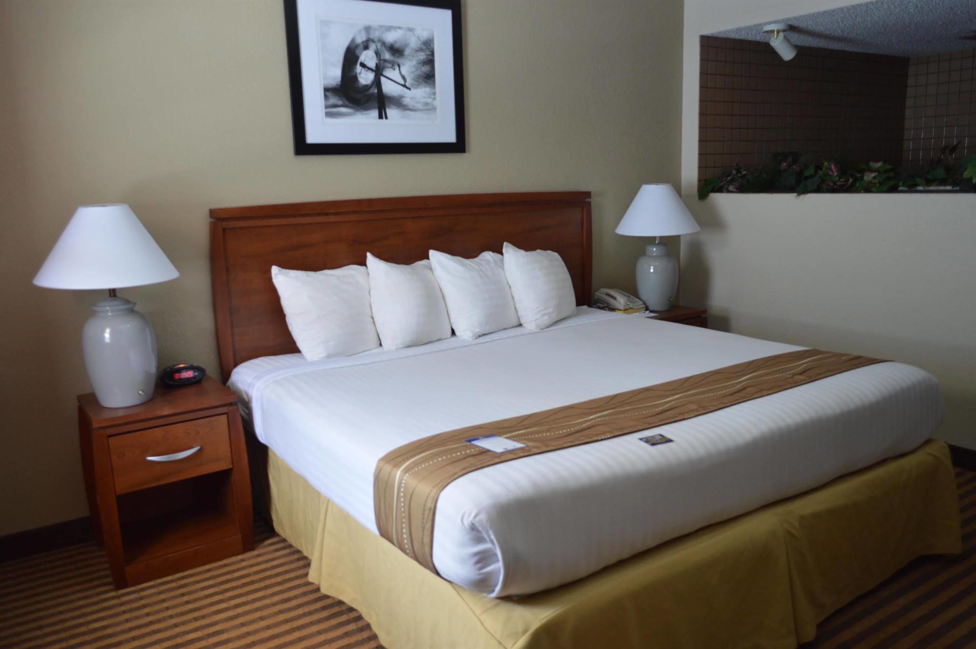 Best Western Hospitality House Emporia Esterno foto